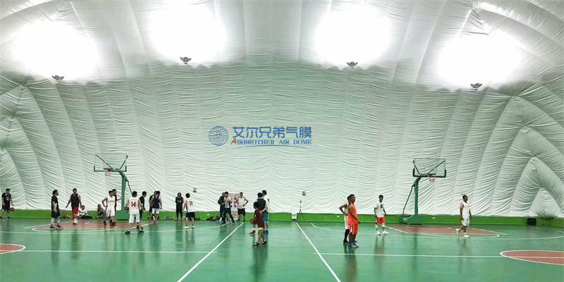 新型體育場館建筑，外觀大氣，造價不高